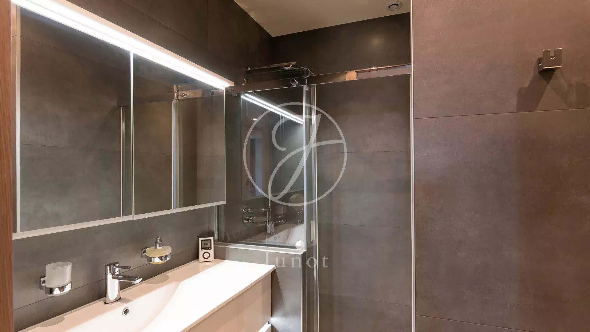 Apartment 10 Rooms • 332.2 m² Muette Nord, Paris 16ème for sale