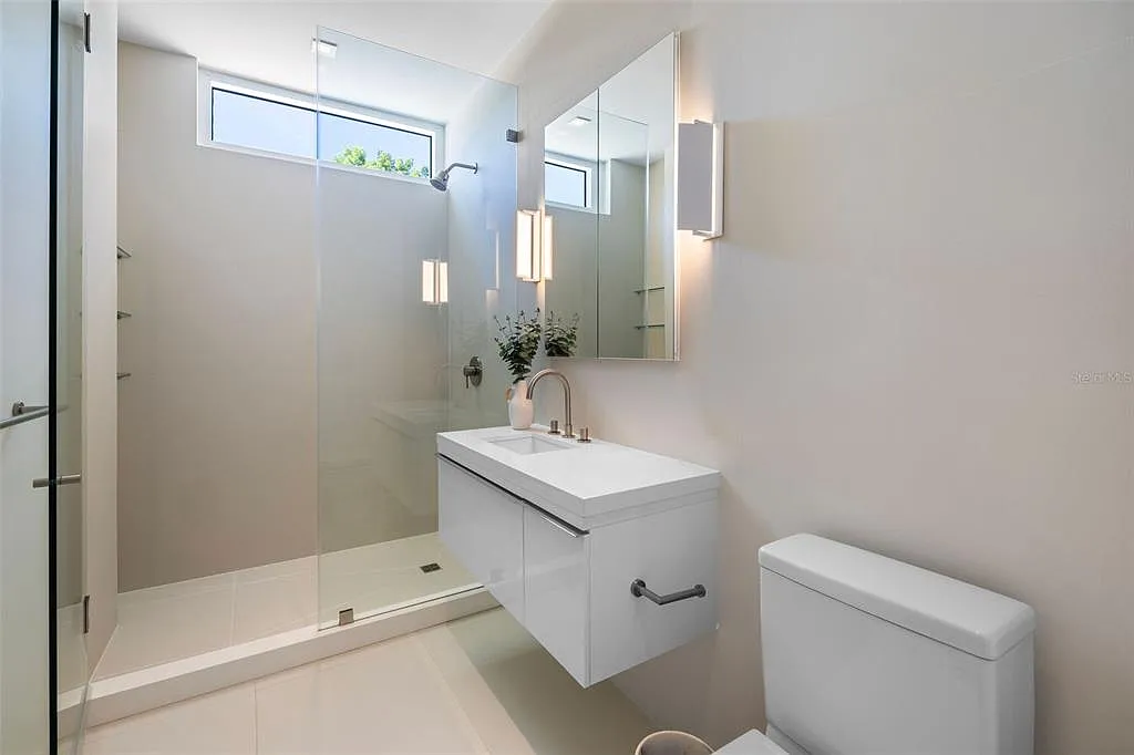 $2,147,483,647 4433 N Bay Rd, Miami Beach, FL 33140