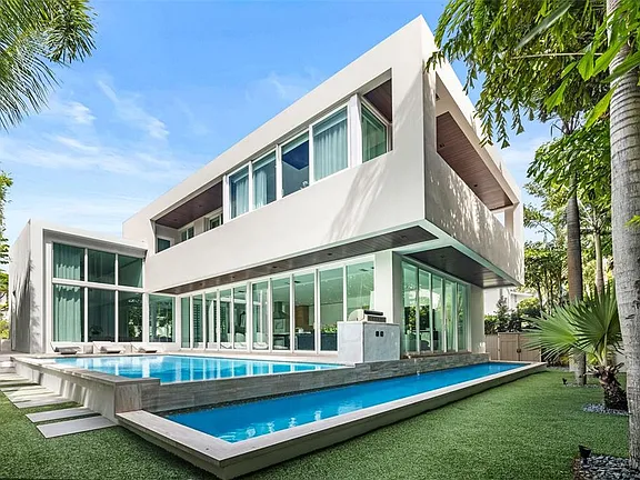 $2,147,483,647 4433 N Bay Rd, Miami Beach, FL 33140