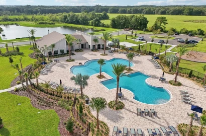 A 5 BEDROOM HOUSE FOR SALE  in Kissimmee, FL