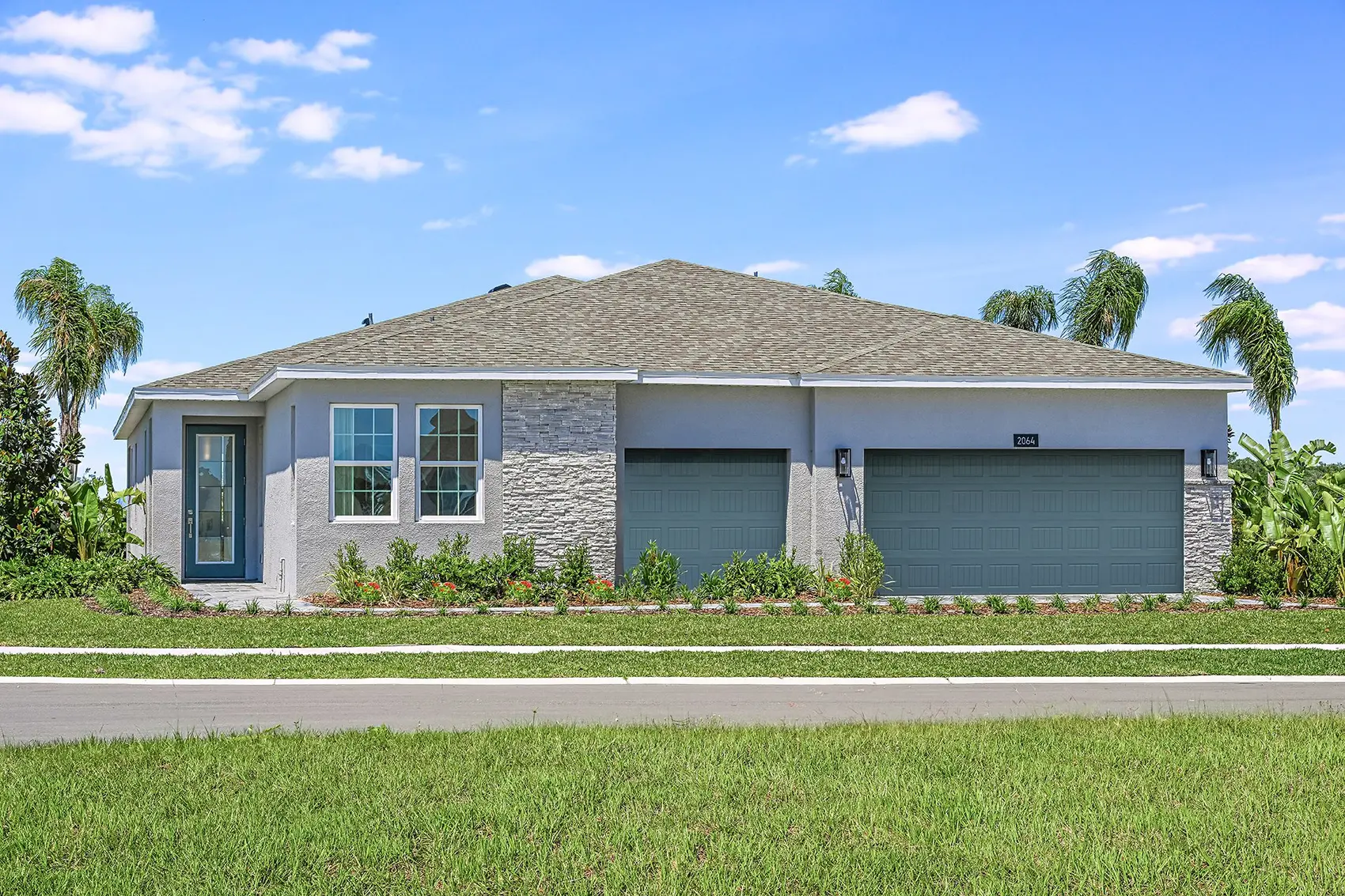 A 5 BEDROOM HOUSE FOR SALE  in Kissimmee, FL