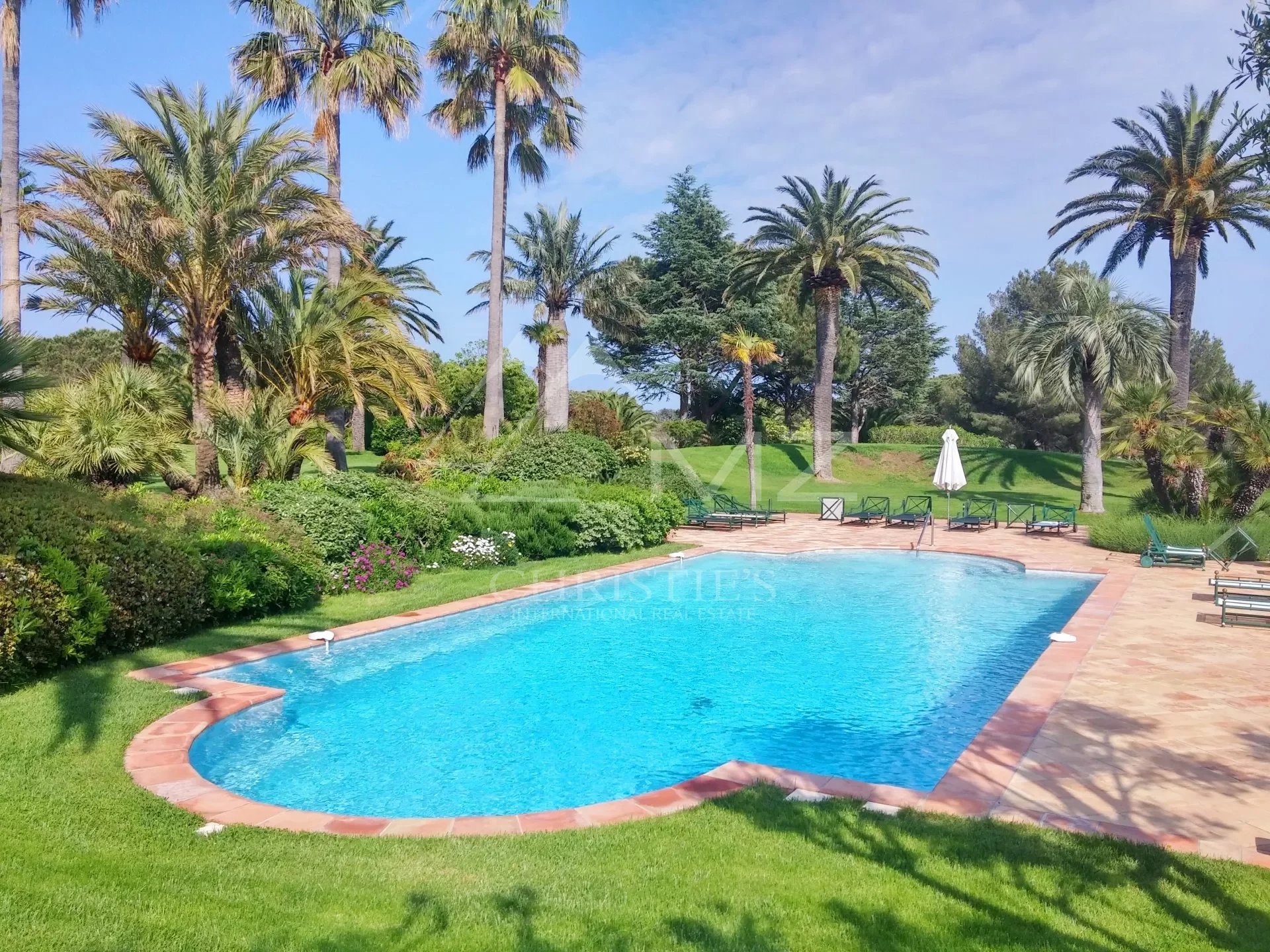 Castle Apartment Château Borelli landscaped park with swimming pool, 4 bedrooms in Saint Tropez