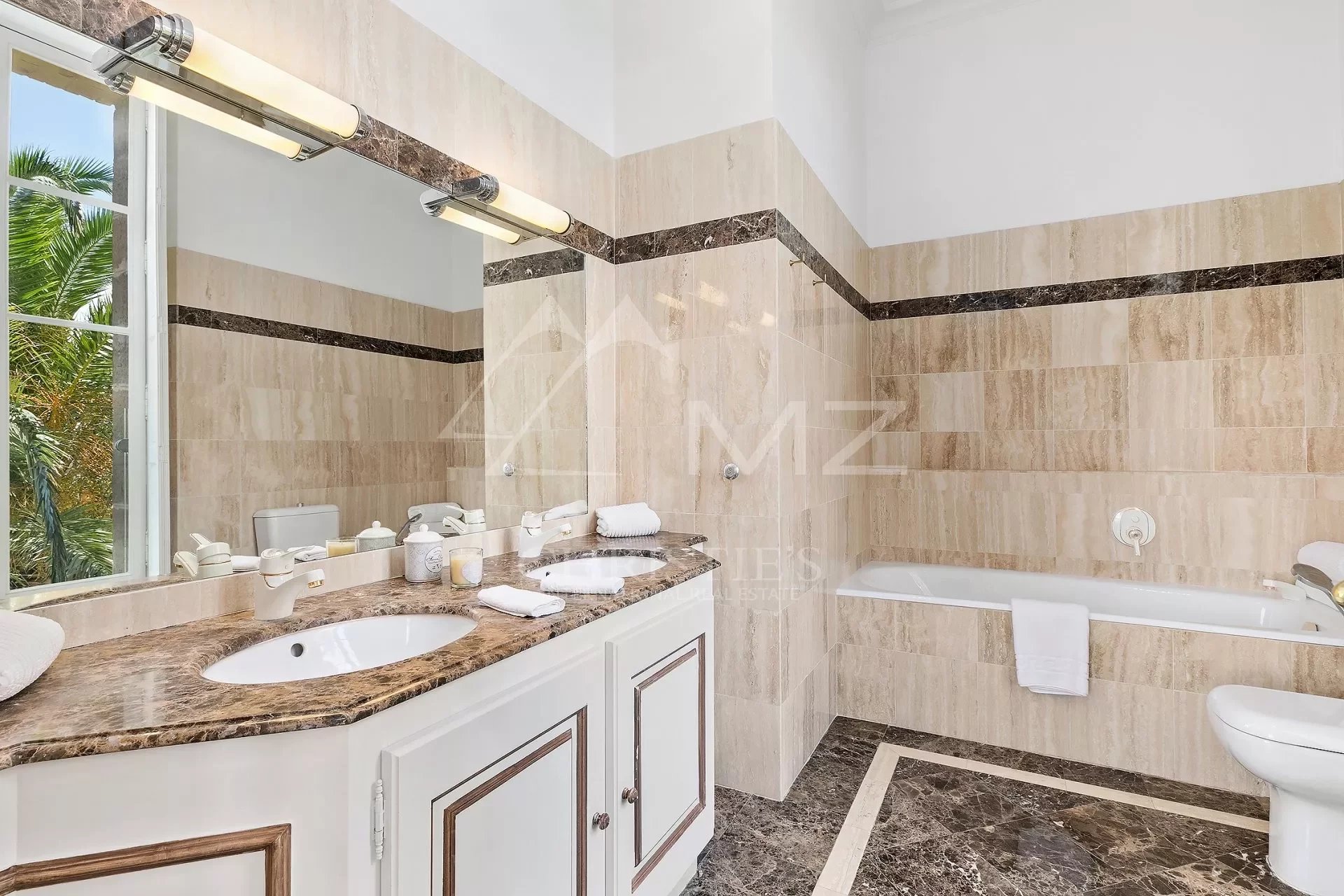 Castle Apartment Château Borelli landscaped park with swimming pool, 4 bedrooms in Saint Tropez