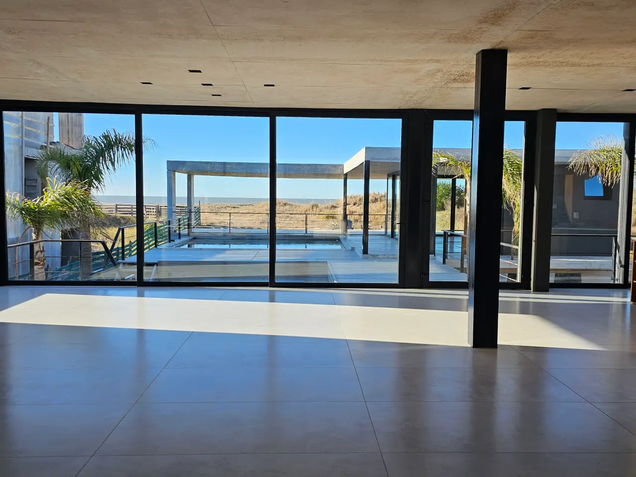 $1,590,000.00 Luxury 5-Bedroom Beachside Living for sell