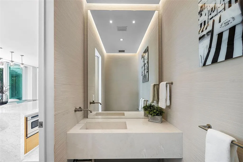 $2,147,483,647 4433 N Bay Rd, Miami Beach, FL 33140