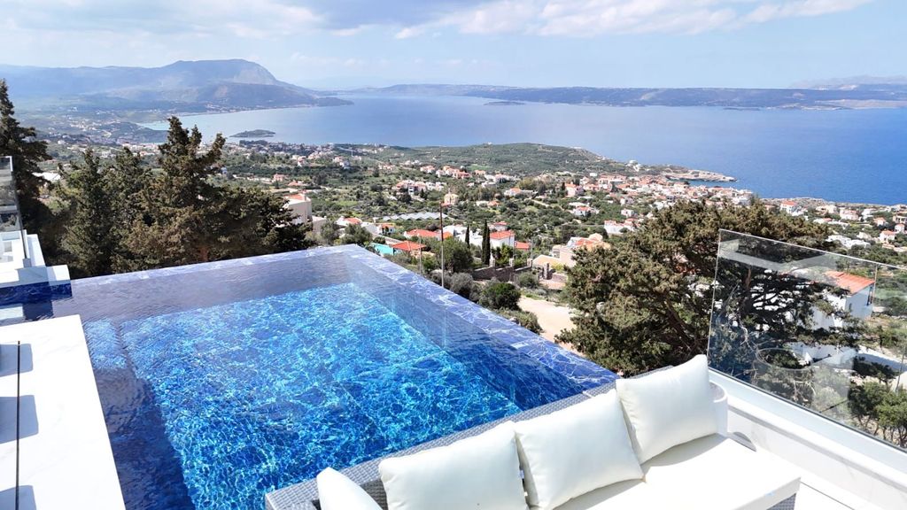 4 bedroom luxury Villa for sale in Chania, Crete