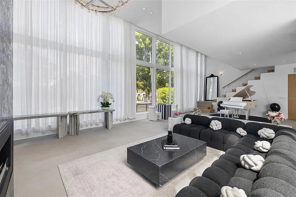 $2,147,483,647 4433 N Bay Rd, Miami Beach, FL 33140