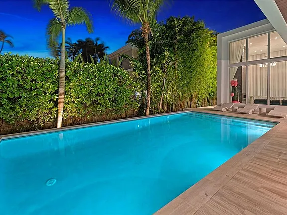 $2,147,483,647 4433 N Bay Rd, Miami Beach, FL 33140