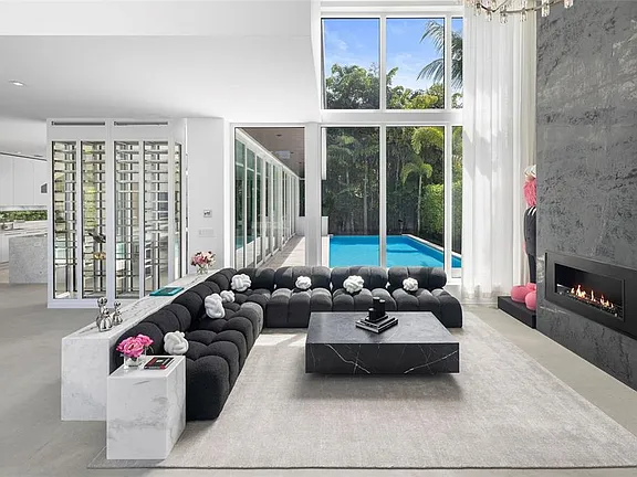 $2,147,483,647 4433 N Bay Rd, Miami Beach, FL 33140