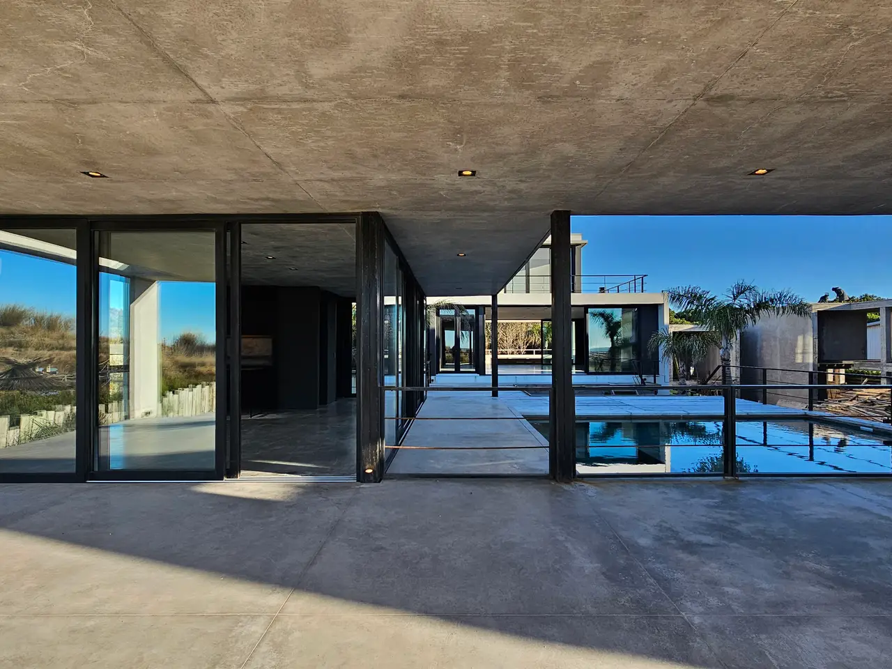 $1,590,000.00 Luxury 5-Bedroom Beachside Living for sell