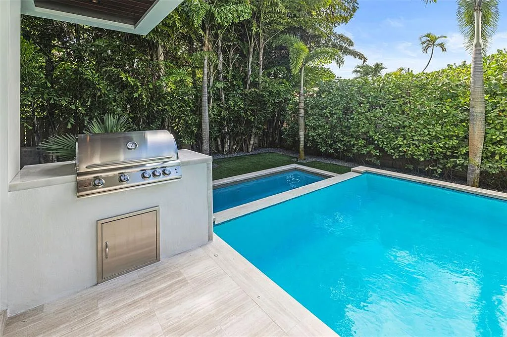 $2,147,483,647 4433 N Bay Rd, Miami Beach, FL 33140